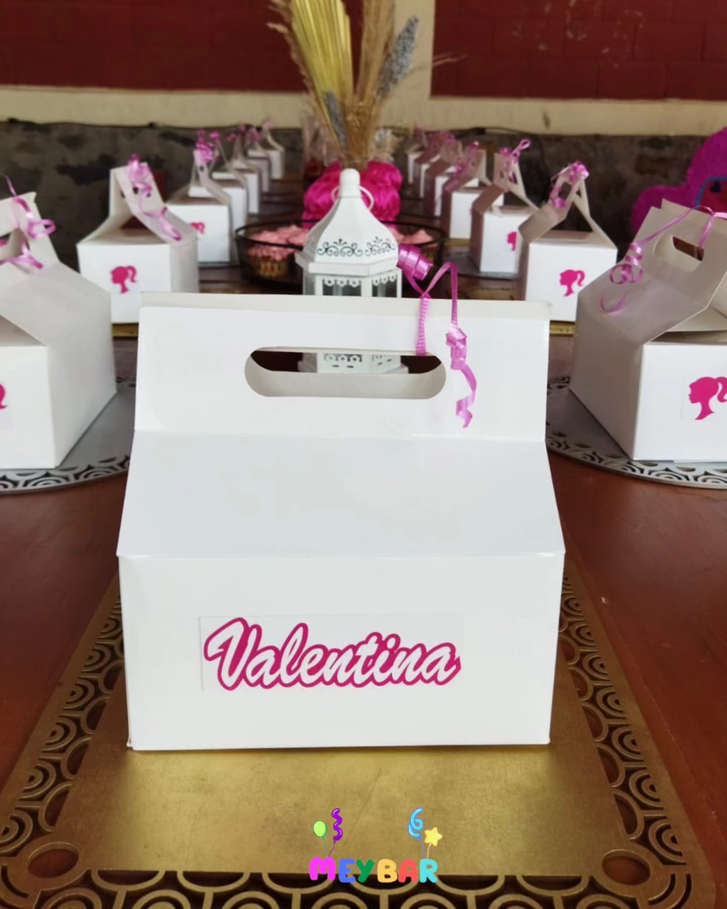 Cajas personalizadas y mesas