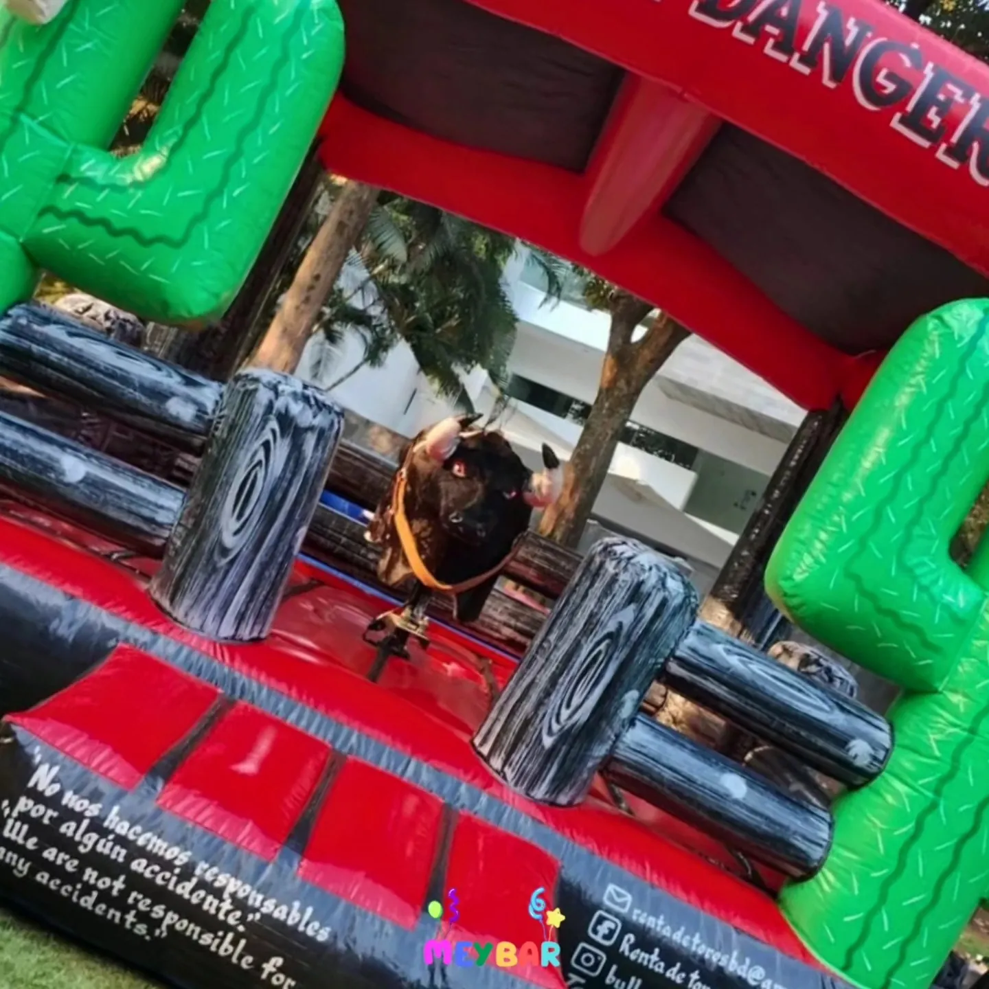 Toro mecánico inflable para eventos